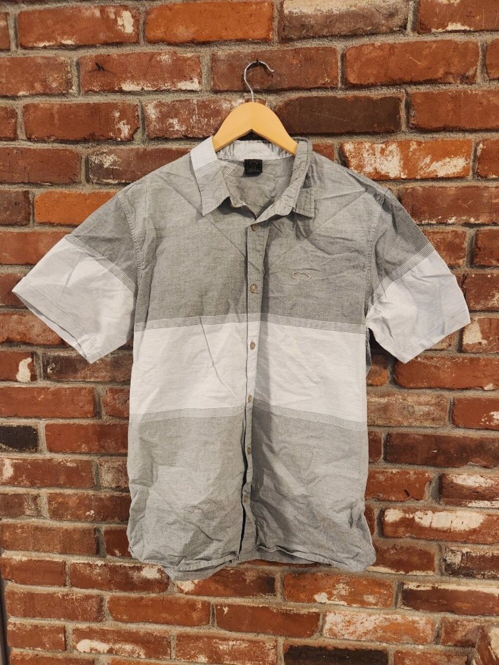 Oakley Grey Block Horizontal Stripe Pattern Men's Button Down Shirt. Size L
